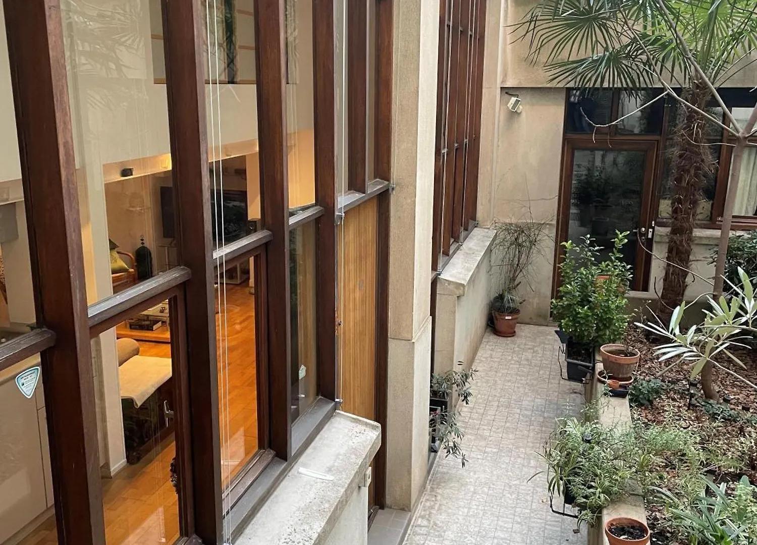 Loft On A Garden, Charm & Calm And Elegant *