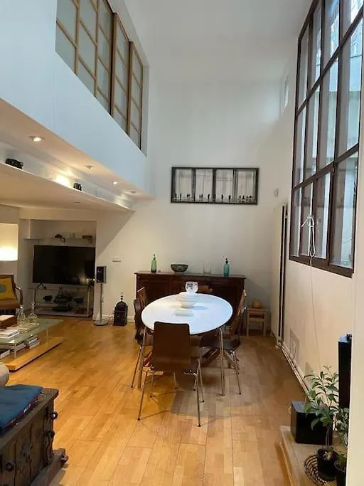 Loft On A Garden, Charm & Calm And Elegant 아파트 *